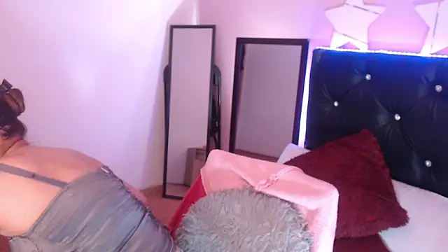 camila delarosa online show from October 23, 2025, 4:38 pm