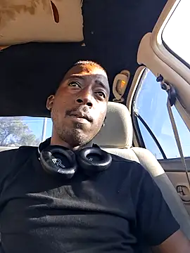 chocolatemeatstick25 online show from April 15, 2026, 2:54 pm