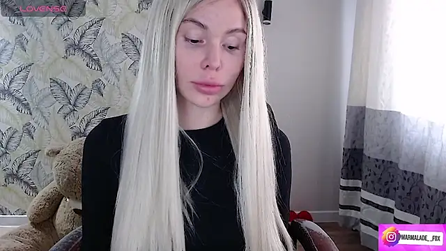 Snapshot of Marmalade_Fox chatting on October 15, 2025, 6:33 am Marmalade Fox online show from October 15, 2025, 6:33 am