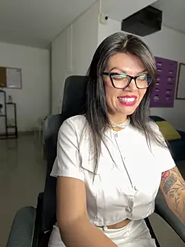 CarlaConnor80 online show from March 5, 2025, 8:32 pm