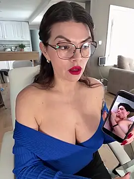 CarlaConnor80 online show from February 4, 2025, 11:05 am