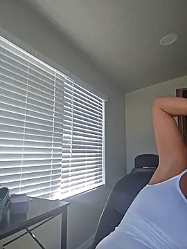 Snapshot of Dixiefaye_Pika chatting on November 21, 2025, 4:17 pm Dixiefaye Pika online show from November 21, 2025, 4:17 pm