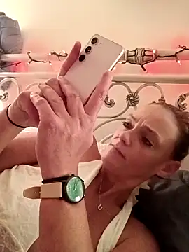 Snapshot of Dixiefaye_Pika chatting on December 17, 2025, 8:19 am Dixiefaye Pika online show from December 17, 2025, 8:19 am