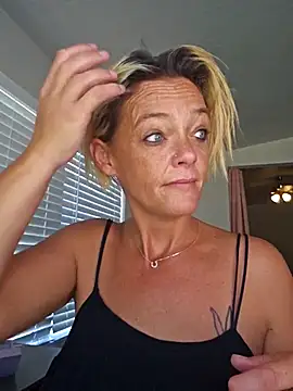 Snapshot of Dixiefaye_Pika chatting on November 22, 2025, 5:23 pm Dixiefaye Pika online show from November 22, 2025, 5:23 pm