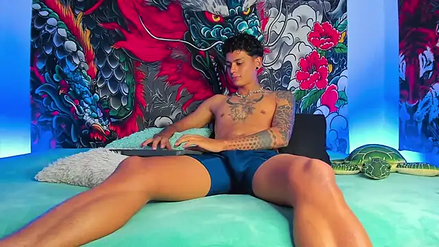 Maxi Gray online show from October 24, 2025, 8:35 am