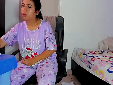 skinnyanai2 online show from December 14, 2025, 4:23 pm