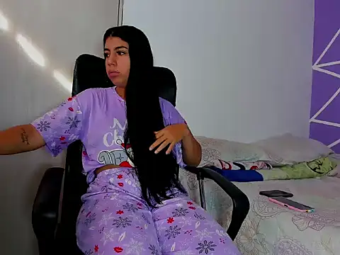 skinnyanai2 online show from December 2, 2025, 1:13 pm