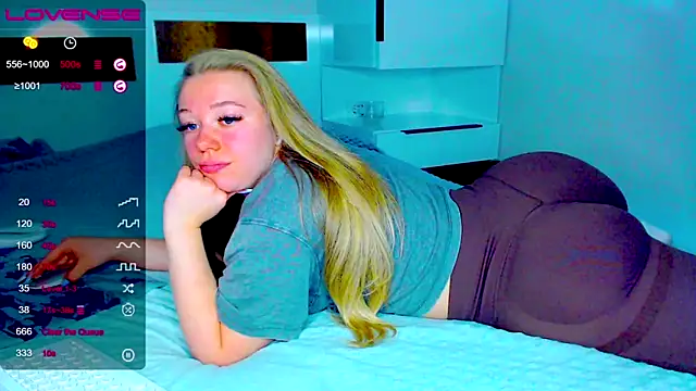 Snapshot of kitti_kaattt chatting on November 25, 2025, 10:37 am kitti kaattt online show from November 25, 2025, 10:37 am