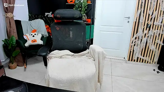 Snapshot of fireflowers_ chatting on November 4, 2025, 10:02 pm fireflowers online show from November 4, 2025, 10:02 pm