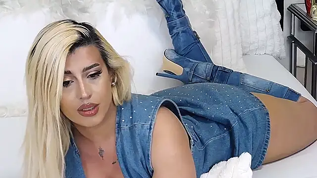 Snapshot of GiseleReine chatting on March 6, 2026, 11:27 am GiseleReine online show from March 6, 2026, 11:27 am