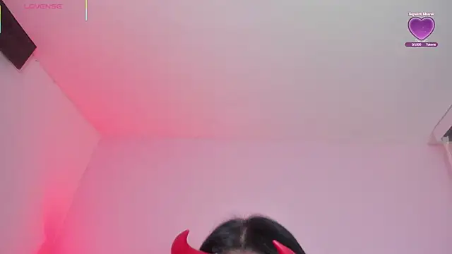 Snapshot of Oriana_Guzman chatting on October 31, 2025, 7:32 pm Oriana Guzman online show from October 31, 2025, 7:32 pm