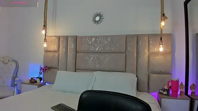 Snapshot of Oriana_Guzman chatting on July 13, 2026, 12:43 am Oriana Guzman online show from July 13, 2026, 12:43 am