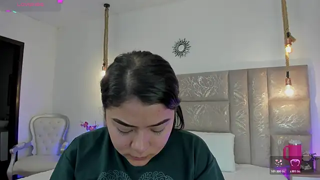 Snapshot of Oriana_Guzman chatting on July 27, 2026, 11:45 pm Oriana Guzman online show from July 27, 2026, 11:45 pm
