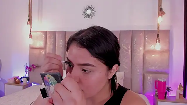 Snapshot of Oriana_Guzman chatting on July 10, 2026, 12:32 am Oriana Guzman online show from July 10, 2026, 12:32 am