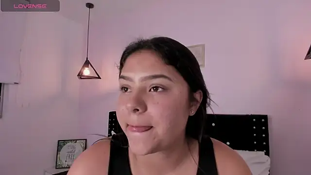 Snapshot of Oriana_Guzman chatting on September 15, 2025, 12:33 am Oriana Guzman online show from September 15, 2025, 12:33 am