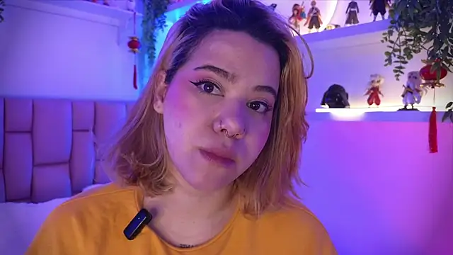 Snapshot of albaismynameX chatting on December 19, 2025, 12:18 pm albaismynameX online show from December 19, 2025, 12:18 pm