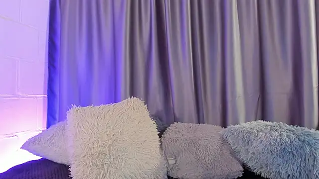 kleo helenos online show from April 12, 2026, 7:50 pm