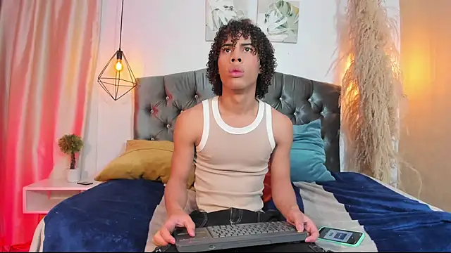 kleo helenos online show from October 13, 2025, 1:40 am