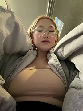 Snapshot of Aiko_Yumi chatting on February 4, 2026, 5:41 pm Aiko Yumi online show from February 4, 2026, 5:41 pm