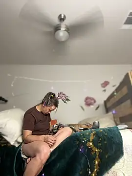 Snapshot of SexyB214 chatting on November 16, 2025, 3:33 am SexyB214 online show from November 16, 2025, 3:33 am