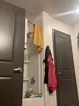 Snapshot of SexyB214 chatting on October 17, 2025, 9:38 pm SexyB214 online show from October 17, 2025, 9:38 pm