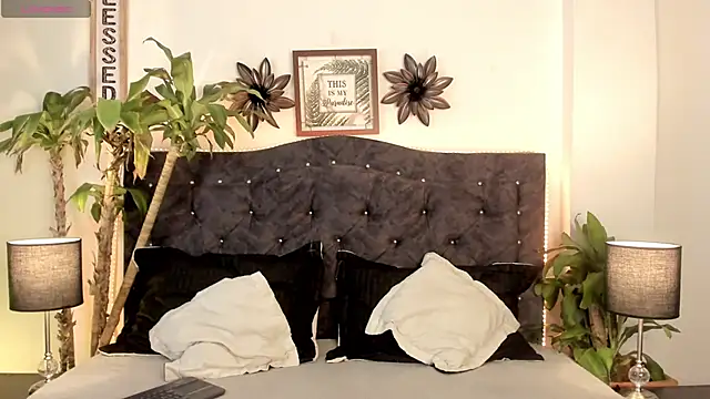 Snapshot of candy_canne__ chatting on February 21, 2025, 5:31 pm candy canne   online show from February 21, 2025, 5:31 pm