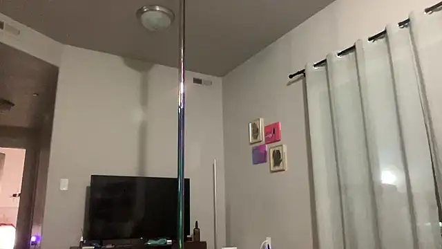 Snapshot of NatalieKneals chatting on January 8, 2025, 8:49 am NatalieKneals online show from January 8, 2025, 8:49 am