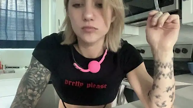 Snapshot of NatalieKneals chatting on January 5, 2026, 8:01 pm NatalieKneals online show from January 5, 2026, 8:01 pm