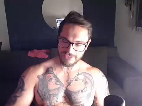 Snapshot of clark_r chatting on September 23, 2025, 11:01 pm clark r online show from September 23, 2025, 11:01 pm