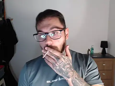 Snapshot of clark_r chatting on March 4, 2026, 1:02 am clark r online show from March 4, 2026, 1:02 am