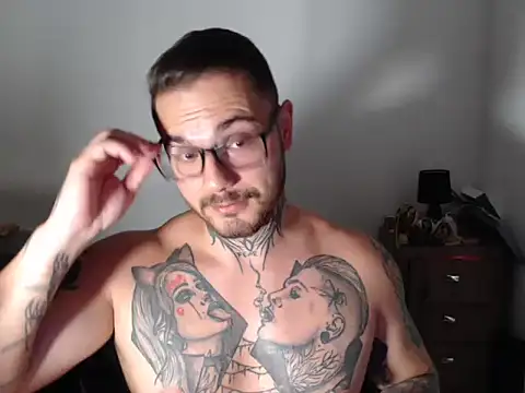 Snapshot of clark_r chatting on February 6, 2026, 12:28 am clark r online show from February 6, 2026, 12:28 am