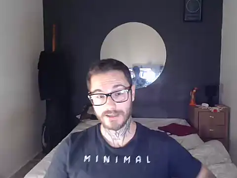 Snapshot of clark_r chatting on November 25, 2025, 1:06 am clark r online show from November 25, 2025, 1:06 am