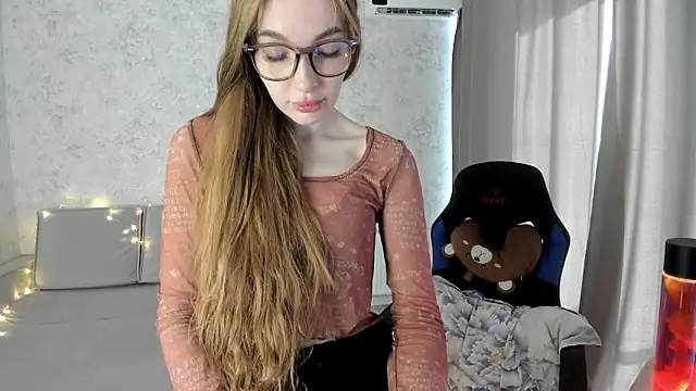 LissaCain online show from September 10, 2025, 5:17 am