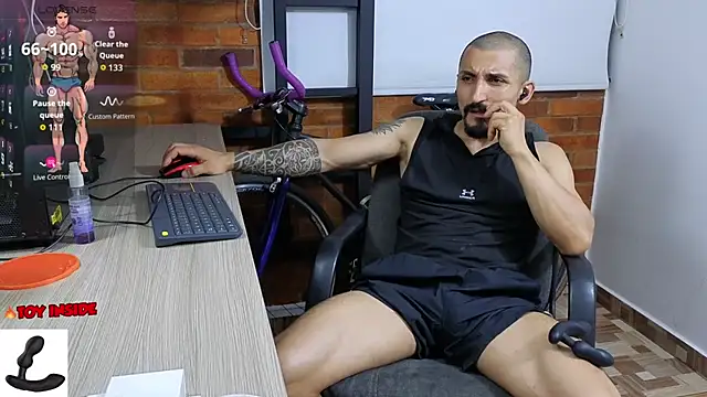 Snapshot of Marck_Muscle chatting on October 30, 2025, 1:15 am Marck Muscle online show from October 30, 2025, 1:15 am