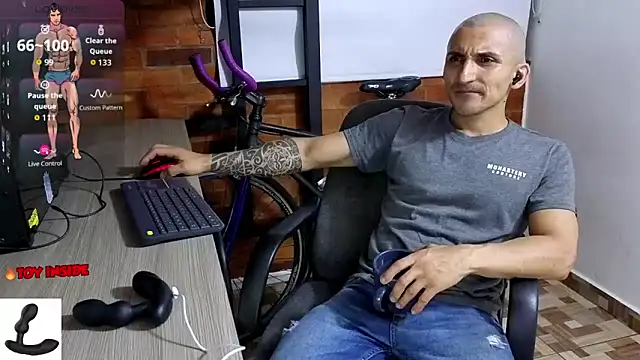 Snapshot of Marck_Muscle chatting on November 15, 2025, 1:09 am Marck Muscle online show from November 15, 2025, 1:09 am