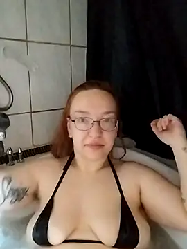 Snapshot of Isabella_Geney chatting on April 4, 2026, 12:34 pm Isabella Geney online show from April 4, 2026, 12:34 pm