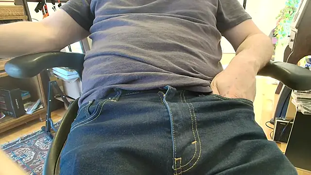 massive cum online show from April 8, 2026, 6:09 pm