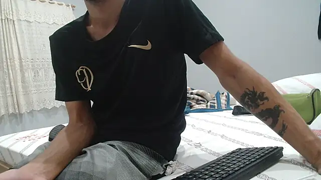 Snapshot of UncutToyBoy23cm chatting on June 24, 2026, 3:21 pm UncutToyBoy23cm online show from June 24, 2026, 3:21 pm