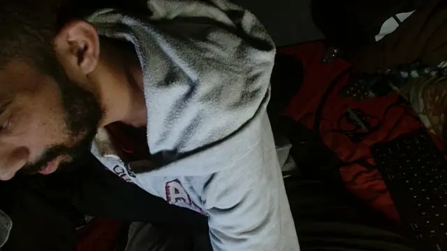 Snapshot of UncutToyBoy23cm chatting on June 10, 2026, 7:04 pm UncutToyBoy23cm online show from June 10, 2026, 7:04 pm