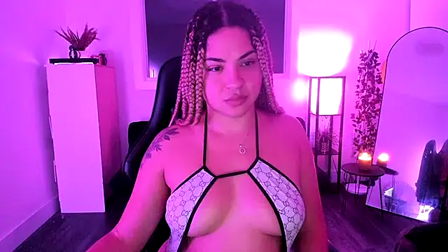 MelSaunders online show from November 6, 2025, 3:21 am