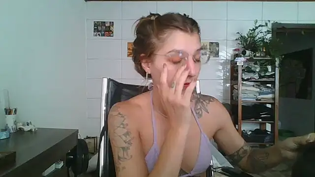 SweetyBabyDemon online show from February 18, 2026, 1:07 pm