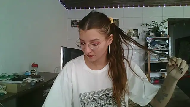 SweetyBabyDemon online show from April 12, 2026, 4:54 pm