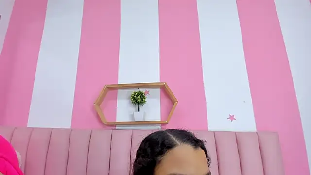 Snapshot of ISABELLA_020 chatting on February 20, 2026, 12:18 pm ISABELLA 020 online show from February 20, 2026, 12:18 pm