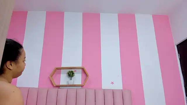 Snapshot of ISABELLA_020 chatting on February 3, 2026, 12:43 pm ISABELLA 020 online show from February 3, 2026, 12:43 pm