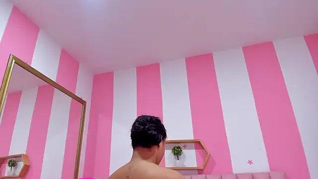 ISABELLA 020 online show from October 29, 2025, 1:54 pm