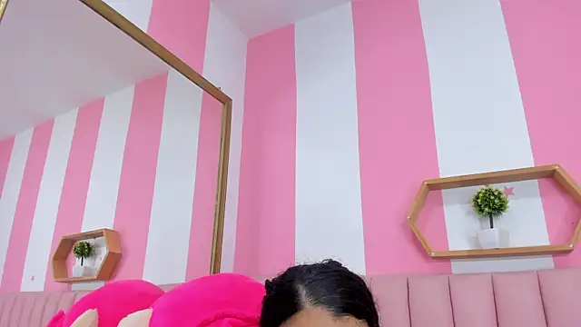 ISABELLA 020 online show from November 21, 2025, 1:54 pm