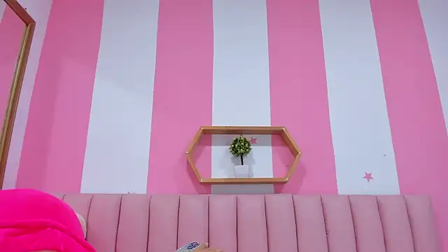 ISABELLA 020 online show from October 30, 2025, 2:25 pm