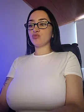 preetypeach online show from April 5, 2026, 4:24 pm