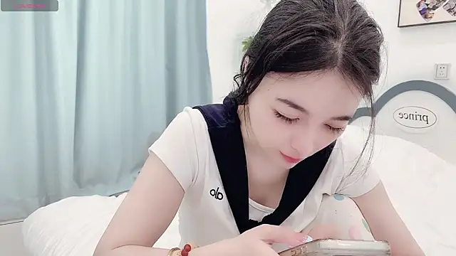 AKiKi711 online show from April 14, 2026, 4:50 am