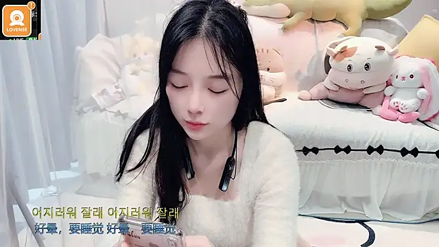 AKiKi711 online show from October 28, 2025, 4:24 am